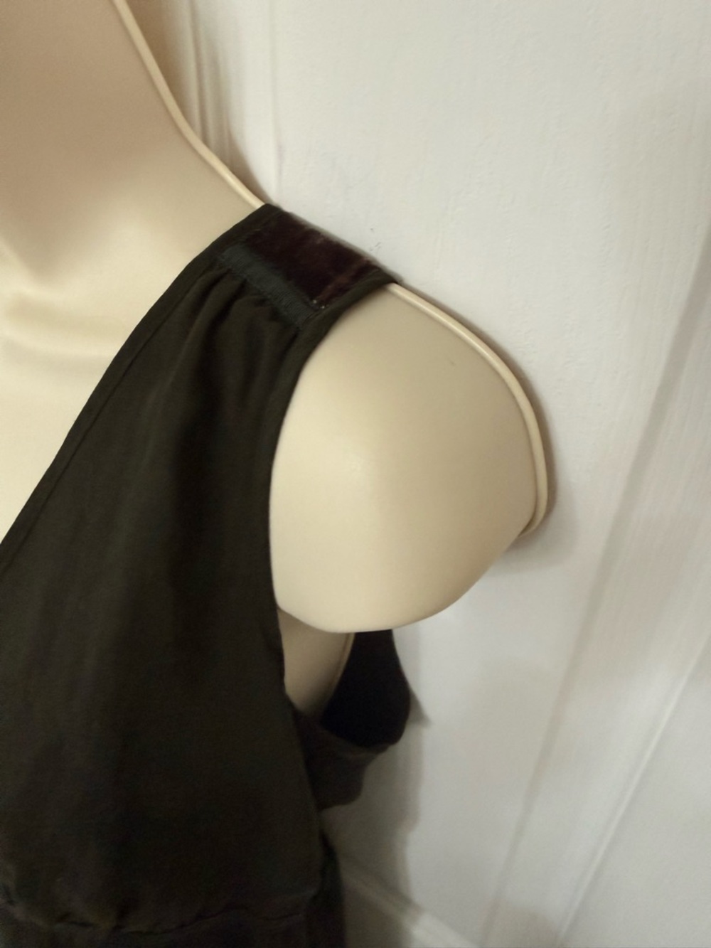 Banana Republic Olive Chiffon Midi Dress Ruffle Hem V-Neck Size 10 - Picture 6 of 11